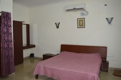 Silver Oak Country Yard Resort 30 km, Abu Road 3